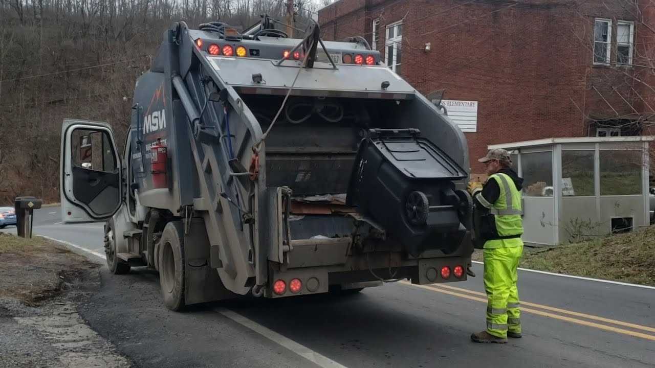 Cassela Loadmaster Rear Loader on Trash - YouTube
