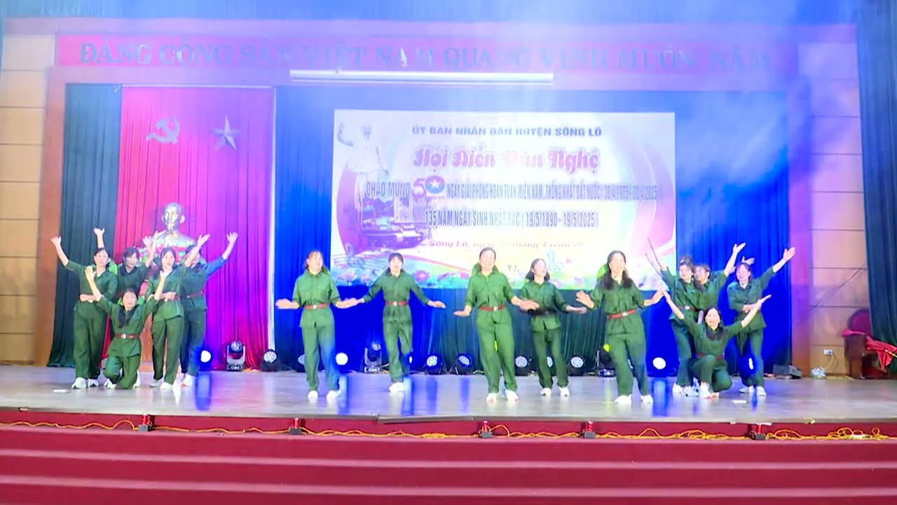 Dân vũ// Đường tôi đi dài theo đất nước + Cô gái mở đường (xã Hải Lựu)