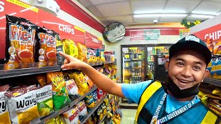 Filipino man helps me choose his favorite childhood snacks 🇵🇭