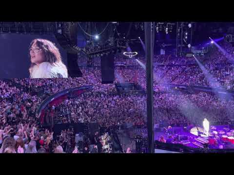 Kesha w/ Chevy Metal - Heroes Live at the Taylor Hawkins Tribute Show in LA | David Bowie cover