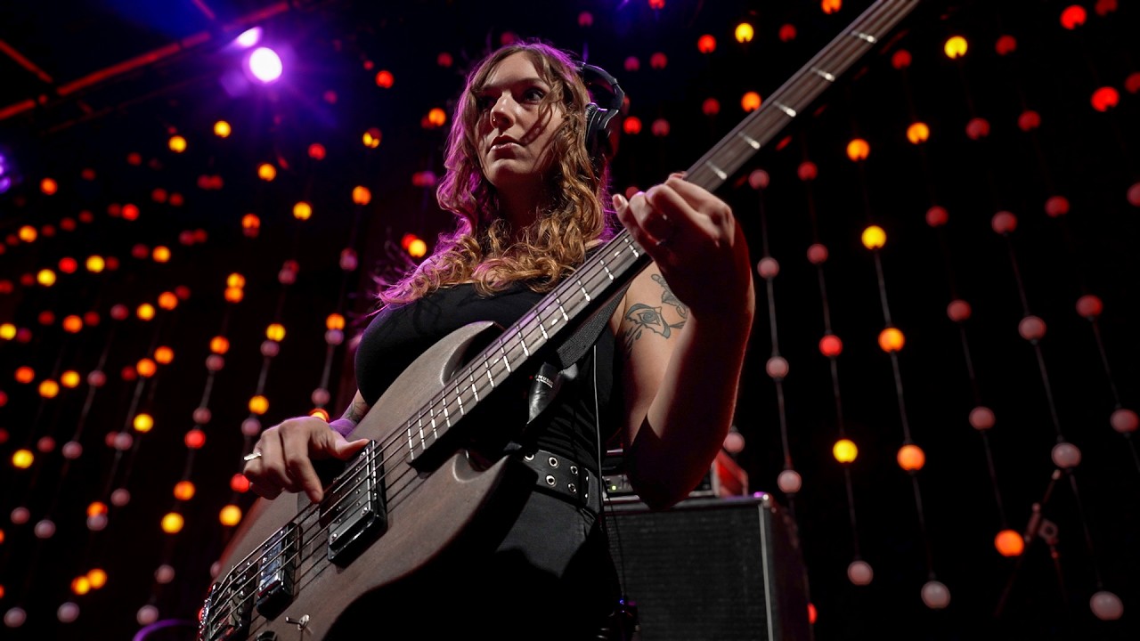 Guarda Blackwater Holylight - Fade (Live on KEXP) su YouTube Guarda Blackwater Holylight - Fade (Live on KEXP) su YouTube