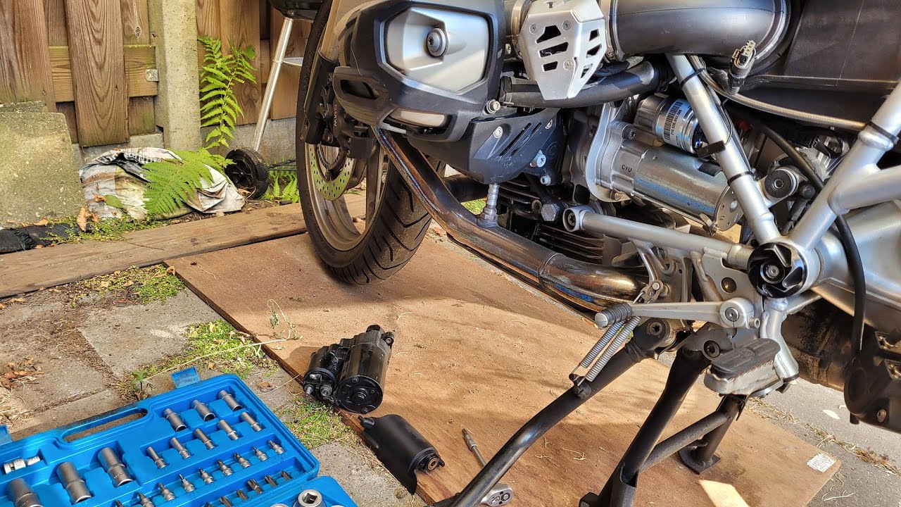 BMW R1200GS Valeo start motor 1.2 kw + DEKA accu - YouTube