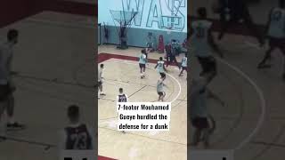 Mouhamed Gueye cleared a defender for a #highlight reel dunk at Washington State practice #nbadraft