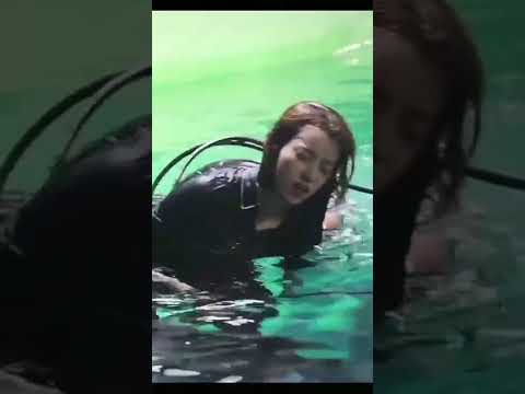 how he Shoot under the water 😩🤌#leejongsuk #shorts #w2w #hanhyojoo #Sukkies