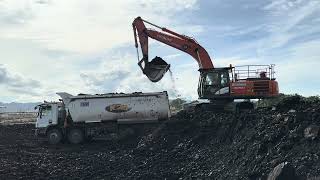 HITACHI ZAXIS EX 350 EXCAVATOR LOADING COAL ON MERCEDES TRUCK ~ MININGSTORY