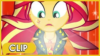 Enfrentando a Wallflower  MLP: Equestria Girls [Español Latino]