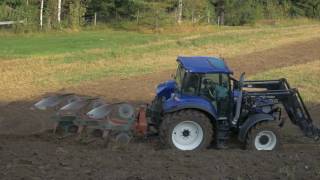 Ploughing 2016 - New Holland T5