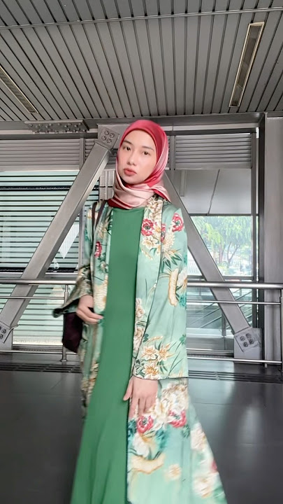Paint the town red💃🏻Wearing Poppy Koi Square Scarf #tudungbawal #printedscarf #redscarf #ootdhijab