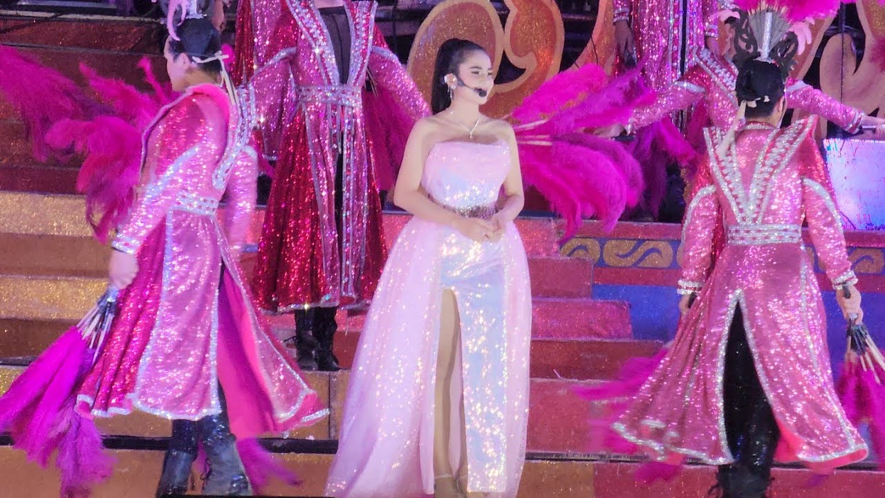 นางเอกสาวดาวจรัสฟ้า แพรวธิดา สวยมากๆๆ หมอลำเสียงวิหค @วัดศิรินทราวาส