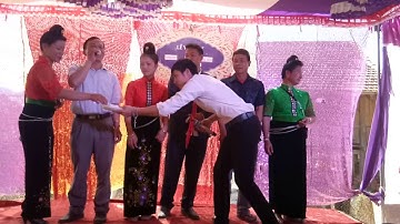 Púng bánh đám cưới cô dâu lường quý chú rể tòng thắng