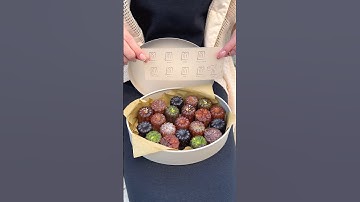 大阪土産にぴったりな1個130円のカヌレ詰め合わせ🧁20個入りのBOXはリボンつきで可愛いからプレゼントにも使える！ #大阪グルメ