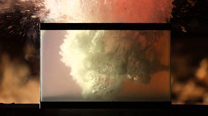 Molten Salt's Pressurized Explosion in Water