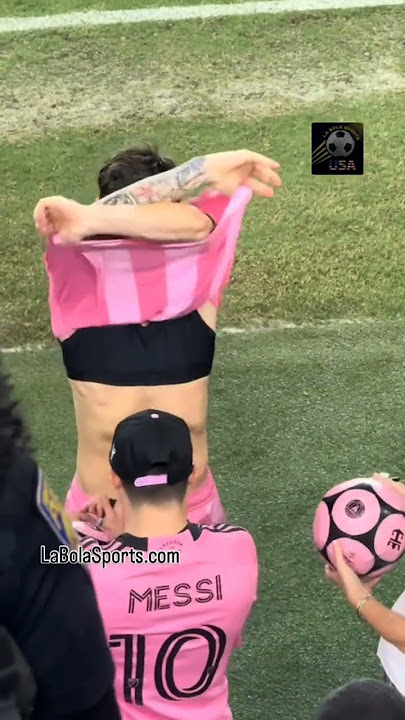 messi suppressed a fan and swap shirts with him