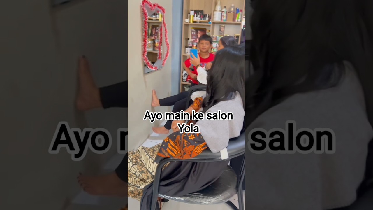 Kerjaan mamah YOLA di Salon 