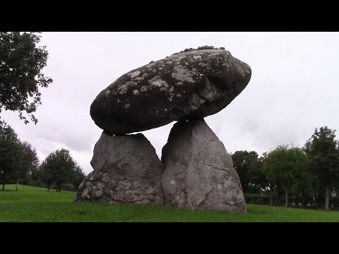 Wideo: Kamienny stół lub dolmeny - co to jest?