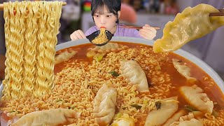 картинка: Ешьте рамен в одиночестве во время просмотра Netflix🍜dumpling&ramen ASMR MUKBANG