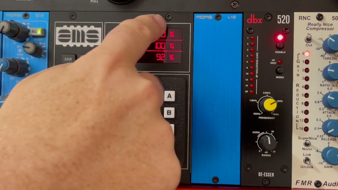 Akai VX600 Synthesizer | Well, you found me - YouTube