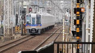 南海高野線　浅香山駅1番ホームを1000系快速急行が通過