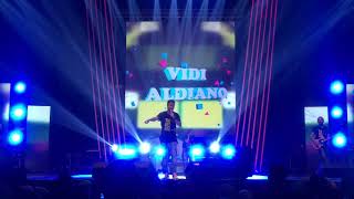 Miniatura de "Status Palsu & Aku Cinta Dia - Vidi Aldiano (Live at Komik Mandiri Pekan Raya Indonesia)"