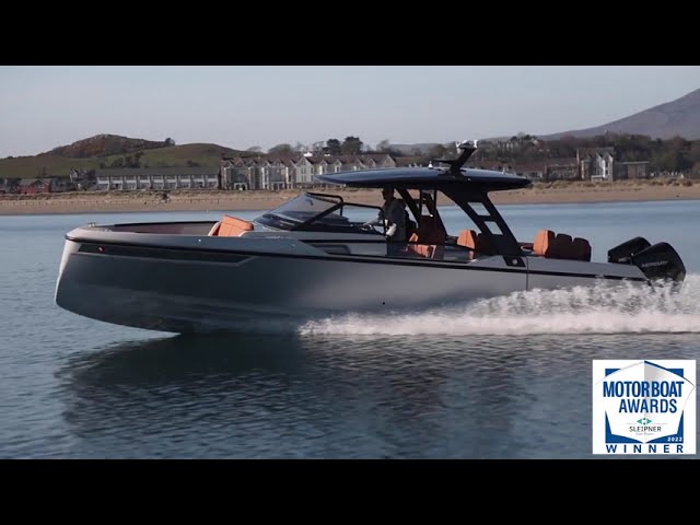 Saxdor 320 GTO won  Motor Boat Awards 2022