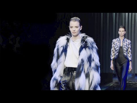 Video: Giorgio Armani Moskova'da yeni koleksiyonu bizzat sundu