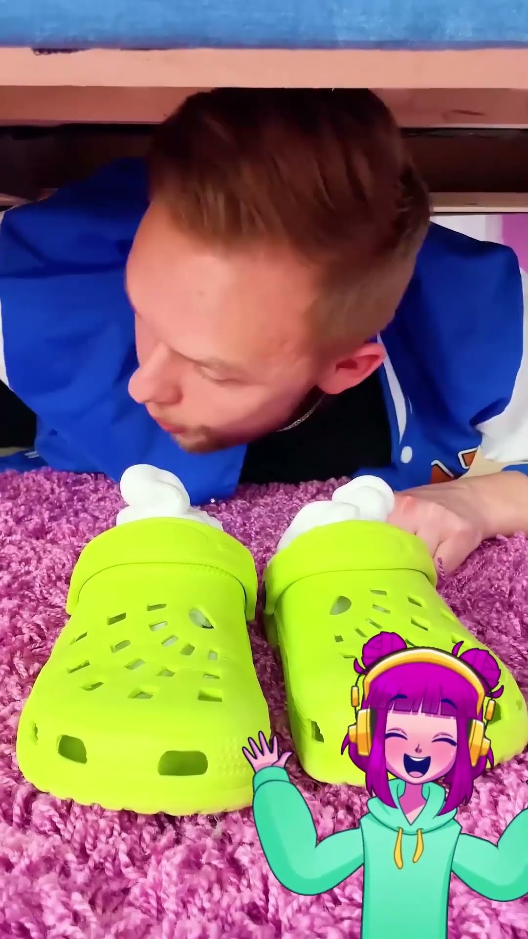 The Hilarious Shoe Surprise Prank! ??