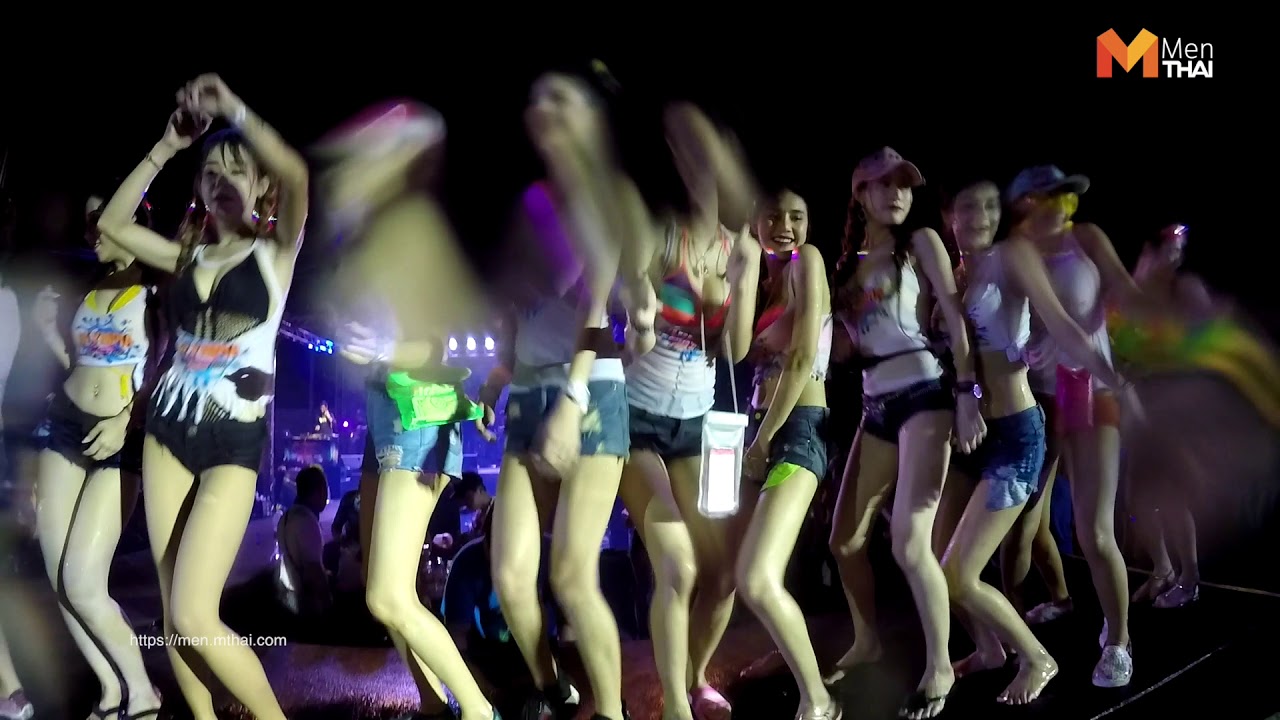 สาวเล่นน้ําสงกรานต์ New Update สาวเล่นน้ำสงกรานต์ 2561 Aladdin + London Club : Songkran Festival Thailand 2018