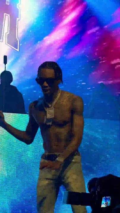 Soulja Boy performing Crank That Live