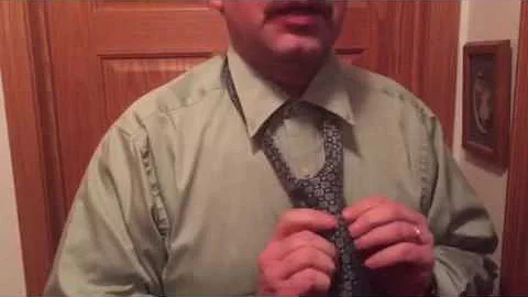 How to tie a tie