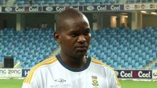 131113 Lonwabo Tsotsobe