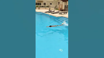 تعليم السباحة للاطفال في البيت 