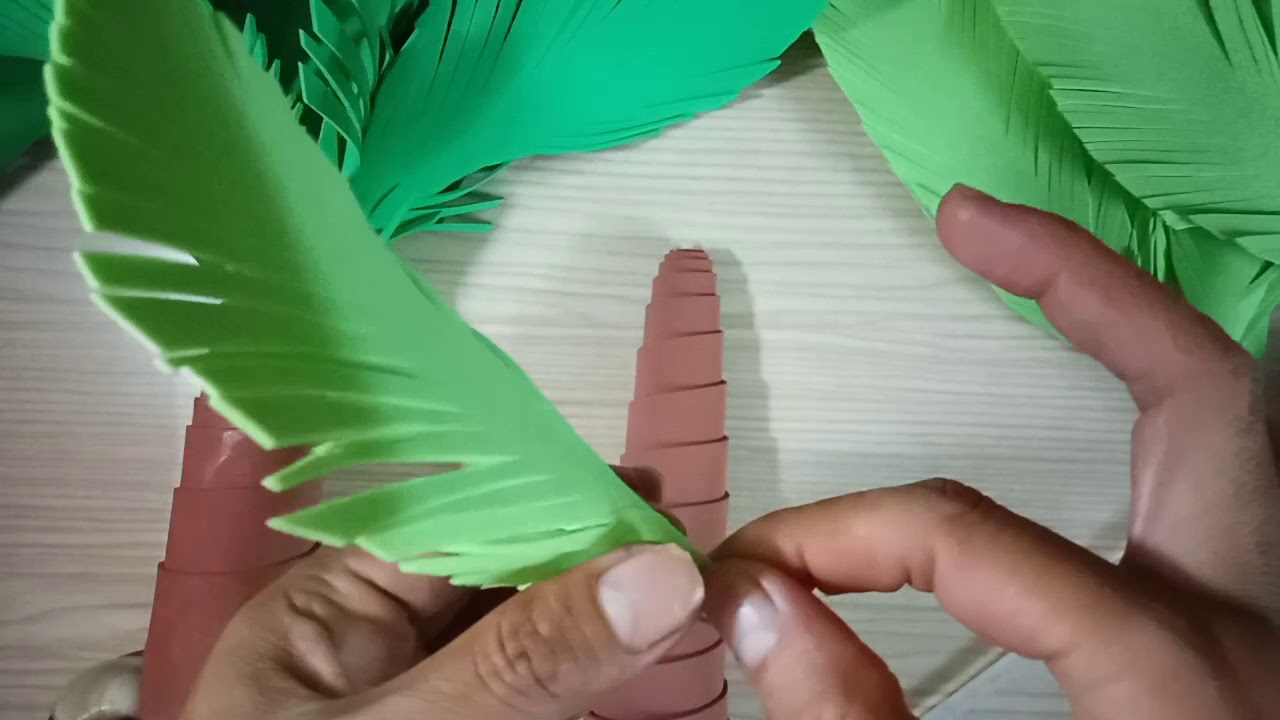 Cách làm cây cho bé từ chai nhựa