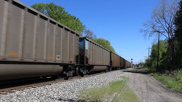 CSX ES40DC & C40-8W (ex-CR) lead an empty Coal Train South through Wayne