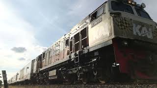 Locomotive CC 206 13 30 YK KA (2) Argo Bromo Anggrek (passenger train) // 4K Locomotive CC 206 13 30 YK KA (2) Argo Bromo Anggrek (passenger train) // 4K
