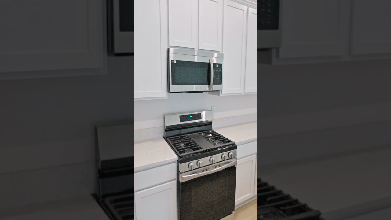 Unique Home in Leesburg Gas Community: No CDD, Low HOA