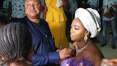 Jide Kosoko comes out to dance with his daughter Bidemi,As Saidi Balogun &Others spray her money