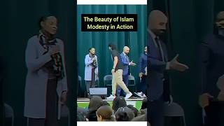 Famous He said no to a handshake 🎯🕊️#He politely declined, not out of disrespect but out of devotion#muslim Wealth