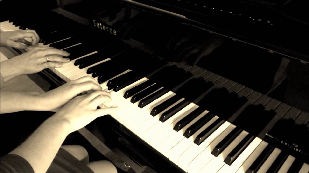 Песня четыре руки. Игра на фортепиано. Фортепианный ансамбль. Пианино в четыре руки. Игра на рояле в четыре руки.