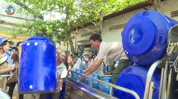 Tặng 150 bồn trữ nước cho người dân huyện Thạnh Phú | BẾN TRE PHỐ