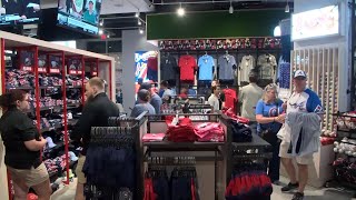 Braves fans crowd into clubhouse store ahead of first pitch
