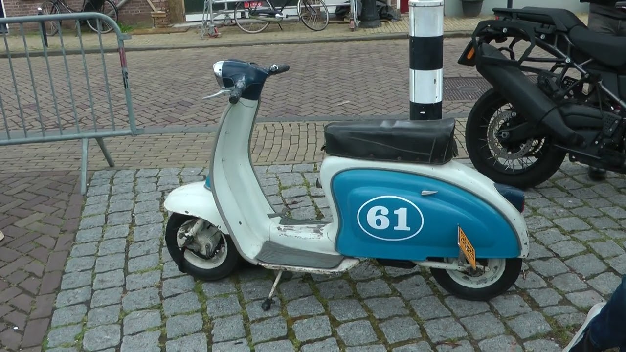 Oude brommers Bromfiets show Schoonhoven koningsdag 27-4-24