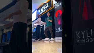 Yes, we are Kylie Super Fans, we know all the choreographies ! This happened in Voltaire, Las Vegas