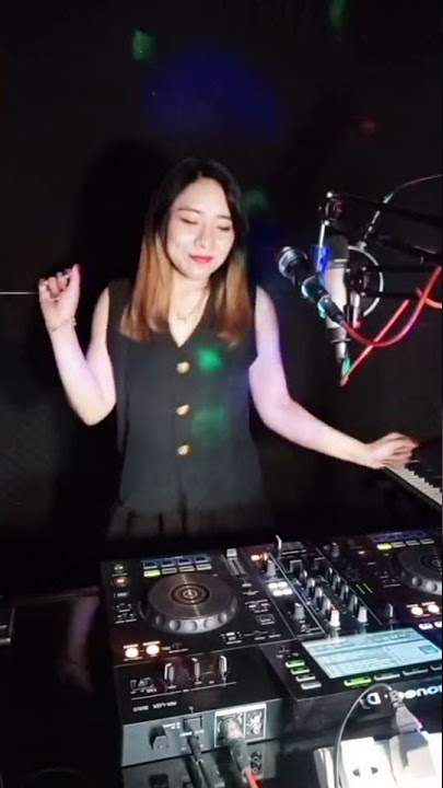 dj rere monique