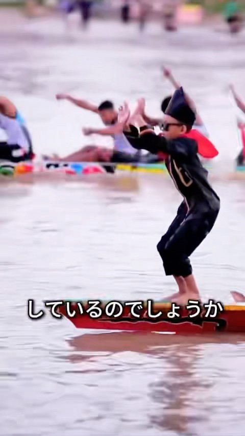 The unsung hero of traditional Indonesian rowing - YouTube