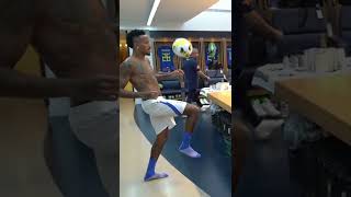 E esse futmesa do Vini Jr com o Militão? 🎥 CBF TV #vinijr #militao #futebolbrasileiro #realmadrid