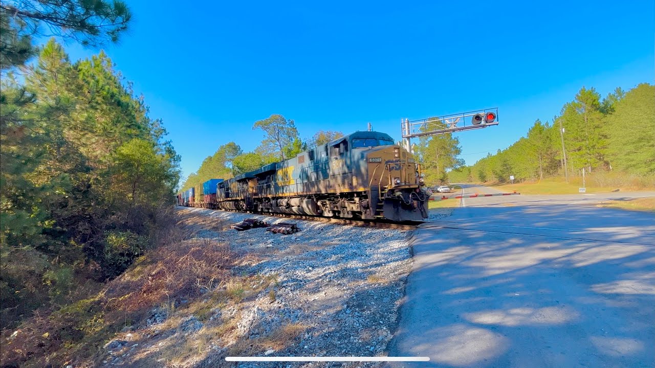 CSX 5371 Takes Flight Leading I125 Through double Run GA 10 26 22 on-the-run-concessions-chelsea-al