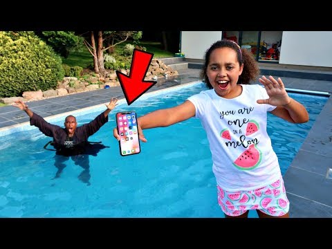 my-dad's-iphone-x-in-our-swimming-pool-prank!!