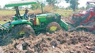 Tractor John Deere 5055E . Kubota M6040