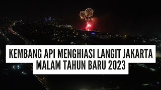 kembang api menghiasi langit jakarta di malam tahun bari 2023 ancol jis dan sekitarnya