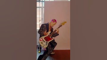 Flea - “Do You Like Slap Bass?” 🤔 #Shorts #Flea #RedHotChiliPeppers